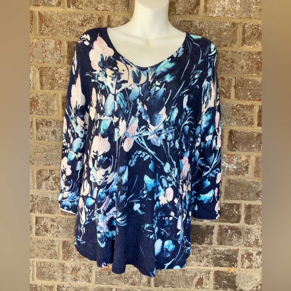 Chico’s sweater Floral Print Women's - Blue and Pink Chicos size 1 US 8